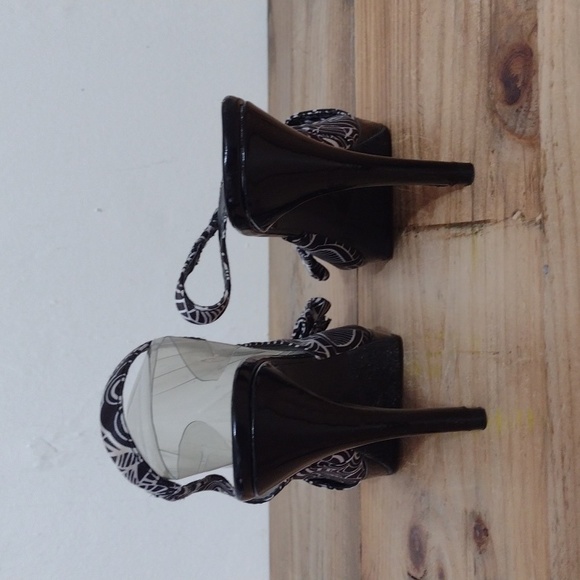 Unisa Black Open Toe Heeled Sandals w/ Bow & Backstrap Size 7m - Picture 9 of 13